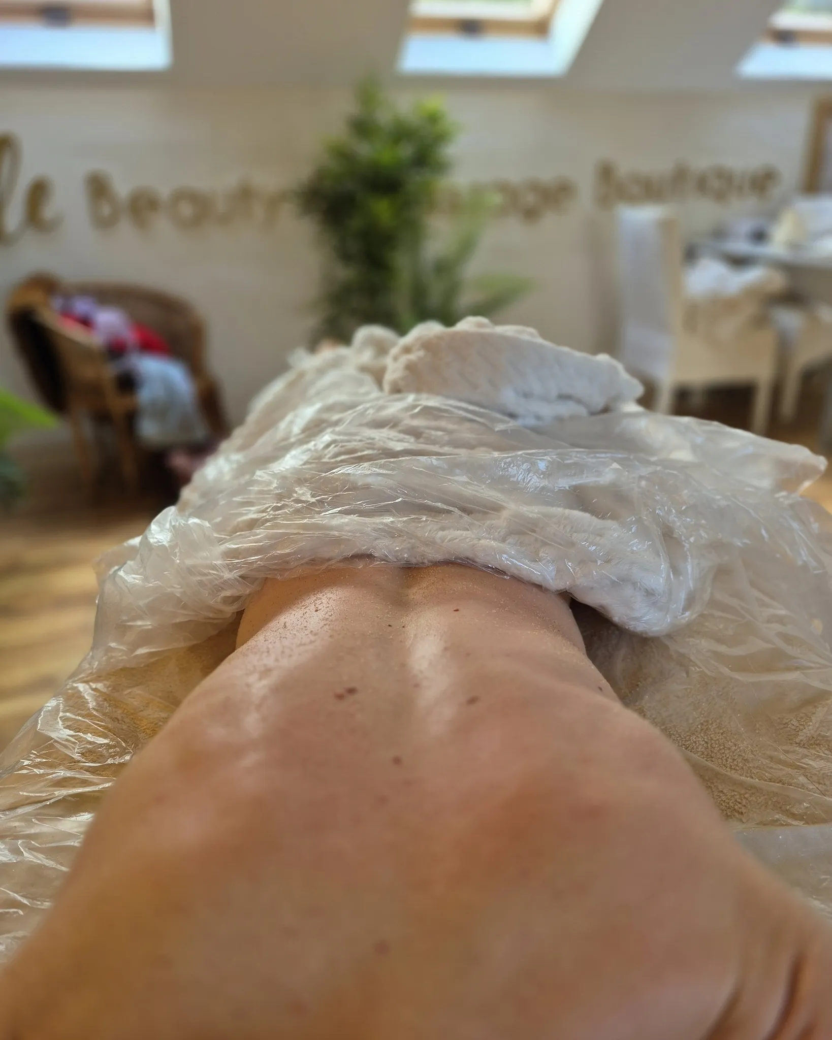 FULL BODY SCRUB gives you a divine and vigorous skin renewal treatment!

Comes in both a 45 min treatment or a 90 minute